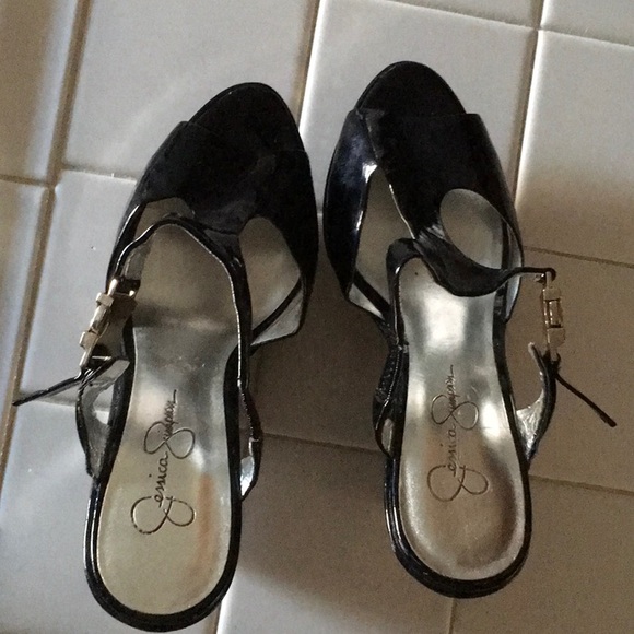 Jessica Simpson wedges with gold chain. - Picture 2 of 5